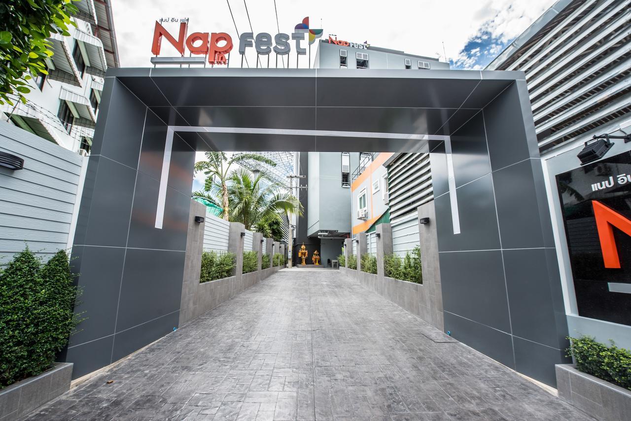 Nap In Fest Hotel Chiang Mai Bagian luar foto